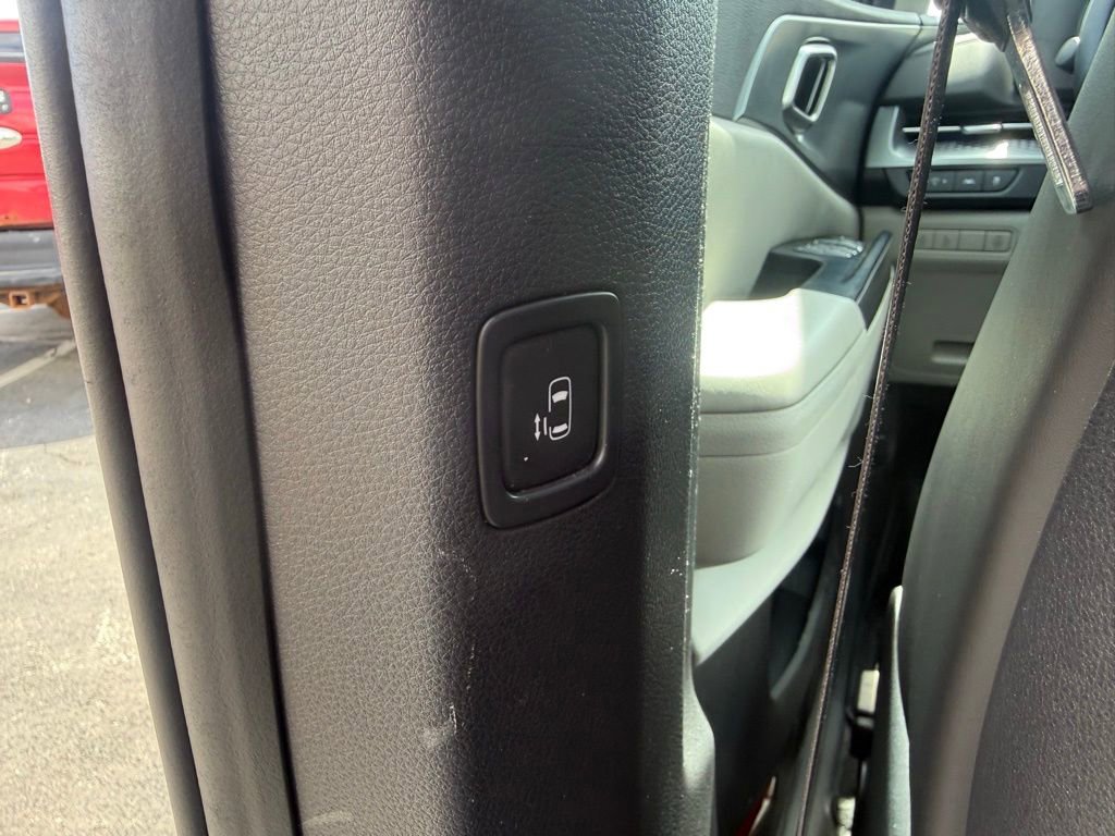Used 2024 Kia Carnival LX FWD image 35