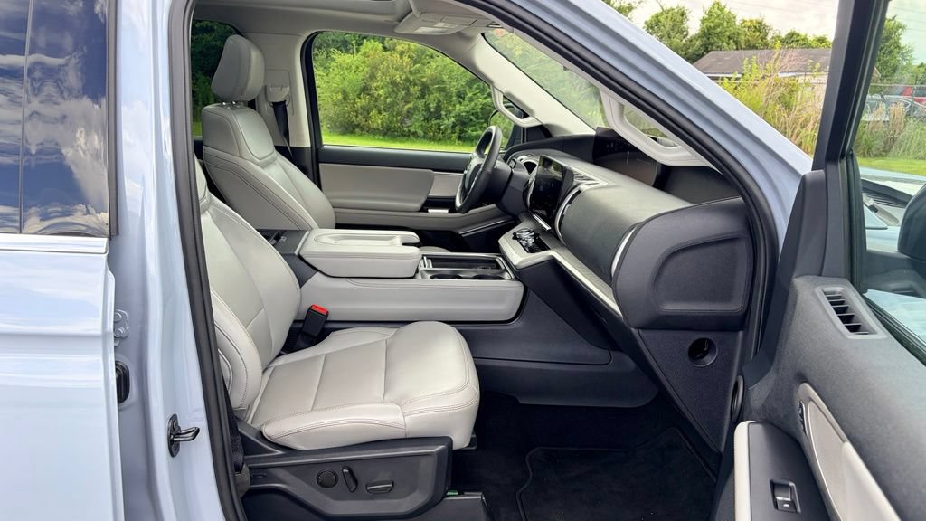 Certified 2025 Ford Expedition Active AWD/4WD image 21