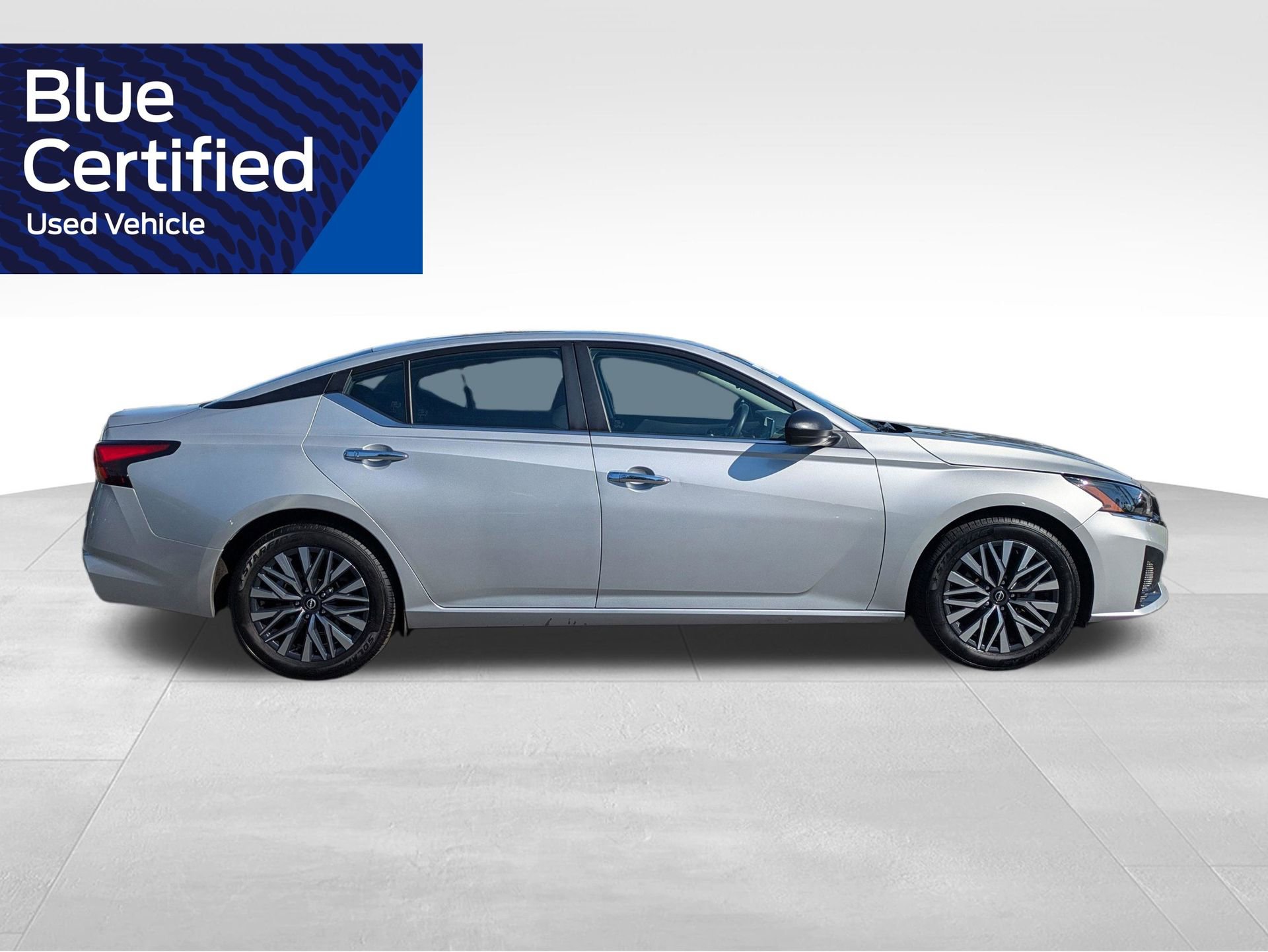 Used 2024 Nissan Altima 2.5 SV FWD image 3