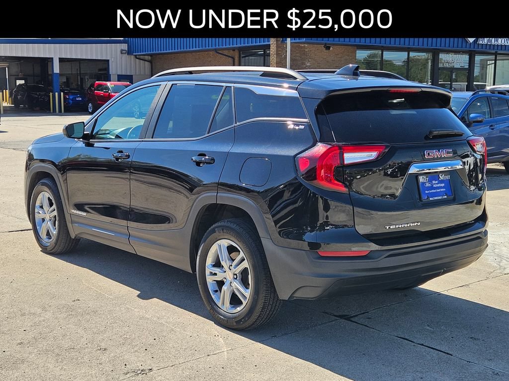 Used 2023 GMC Terrain SLE w/ Driver Convenience Package FWD image 3