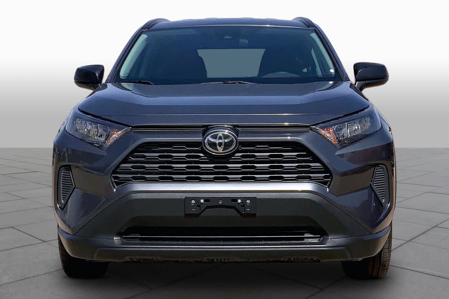 Used 2020 Toyota RAV4 LE FWD image 4