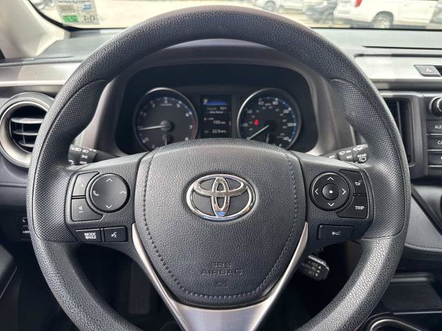 Used 2018 Toyota RAV4 LE FWD image 24