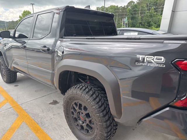 Used 2025 Toyota Tacoma SR5 AWD/4WD image 13