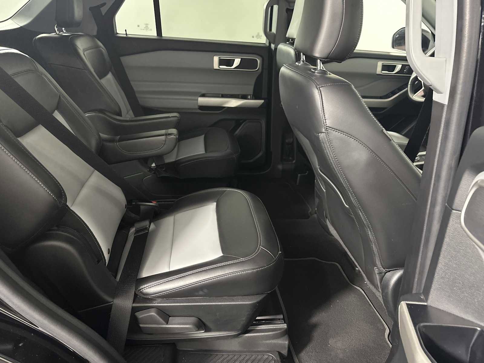 Certified 2022 Ford Explorer XLT w/ Equipment Group 202A AWD/4WD image 19
