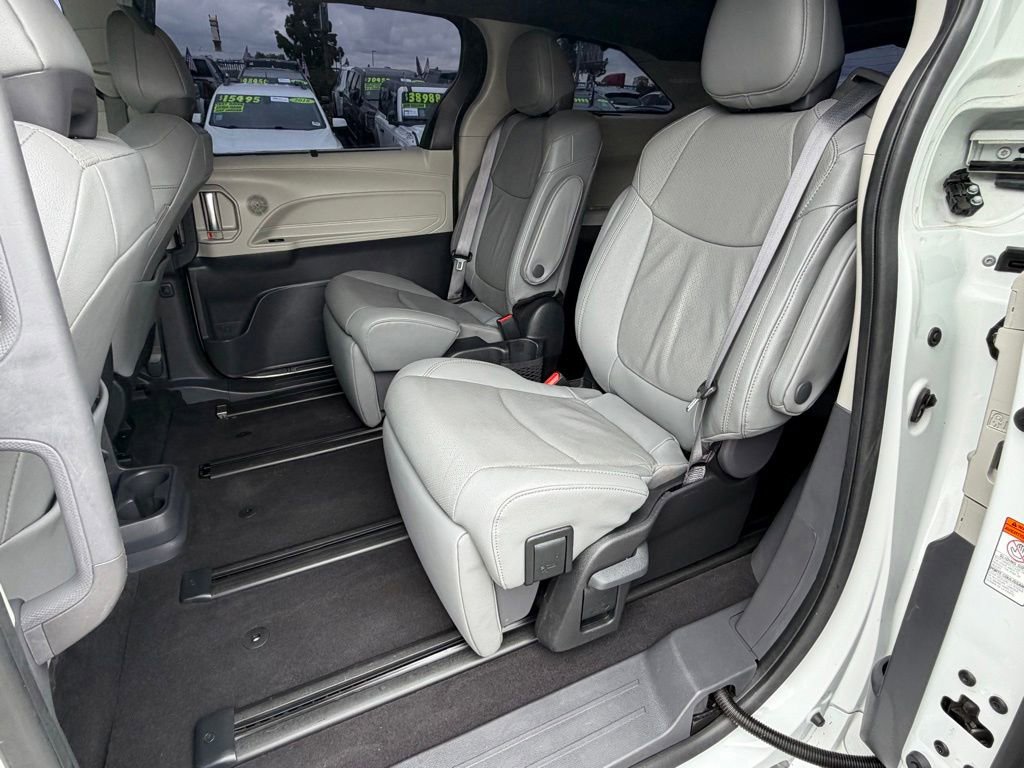 Used 2024 Toyota Sienna Limited FWD image 41