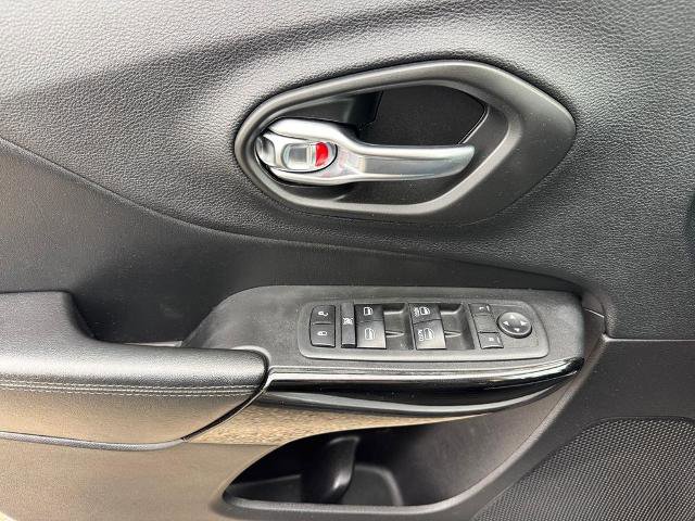 Used 2020 Jeep Cherokee Latitude Plus FWD image 18