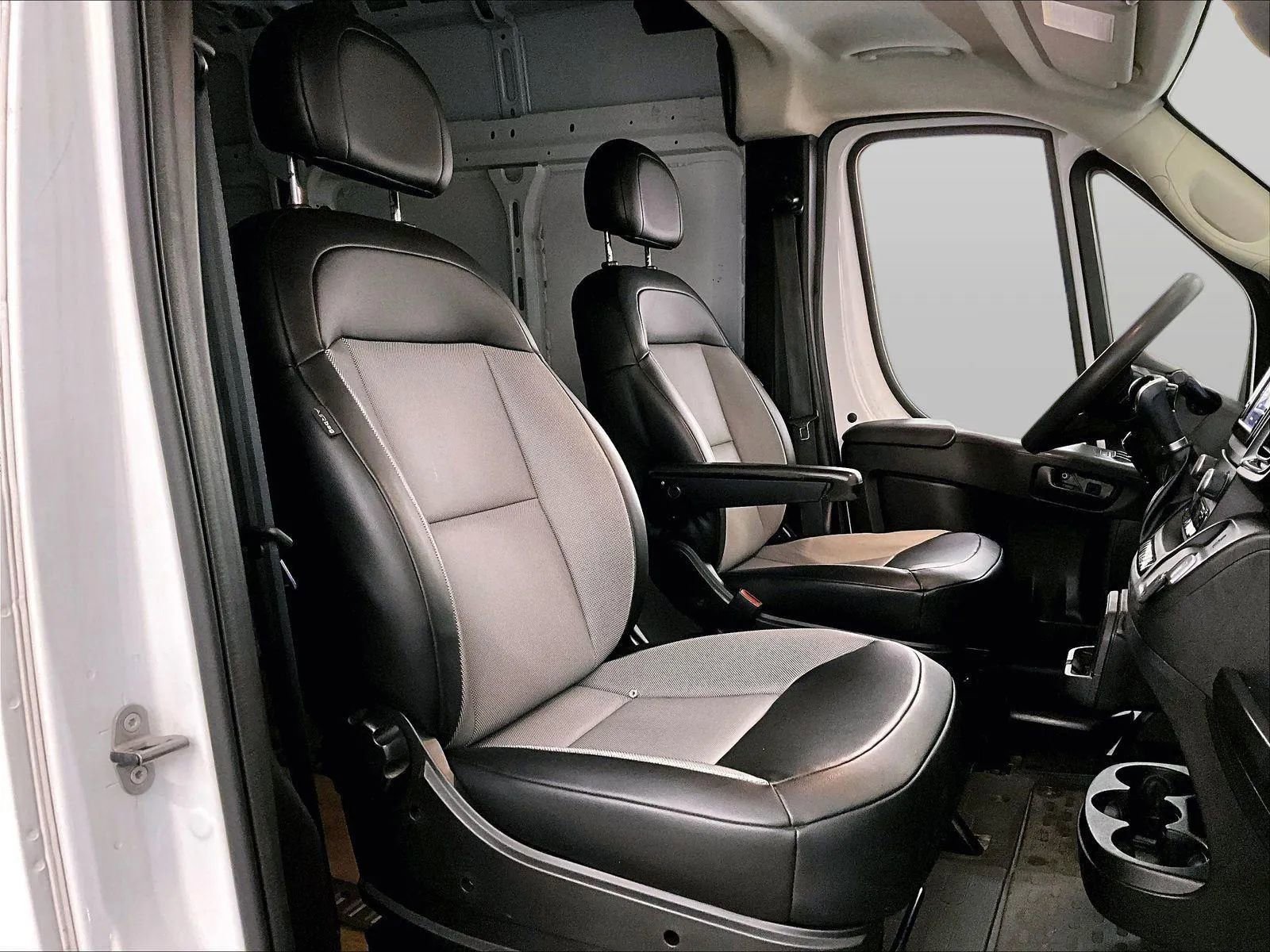 Used 2023 RAM ProMaster 3500 FWD image 7