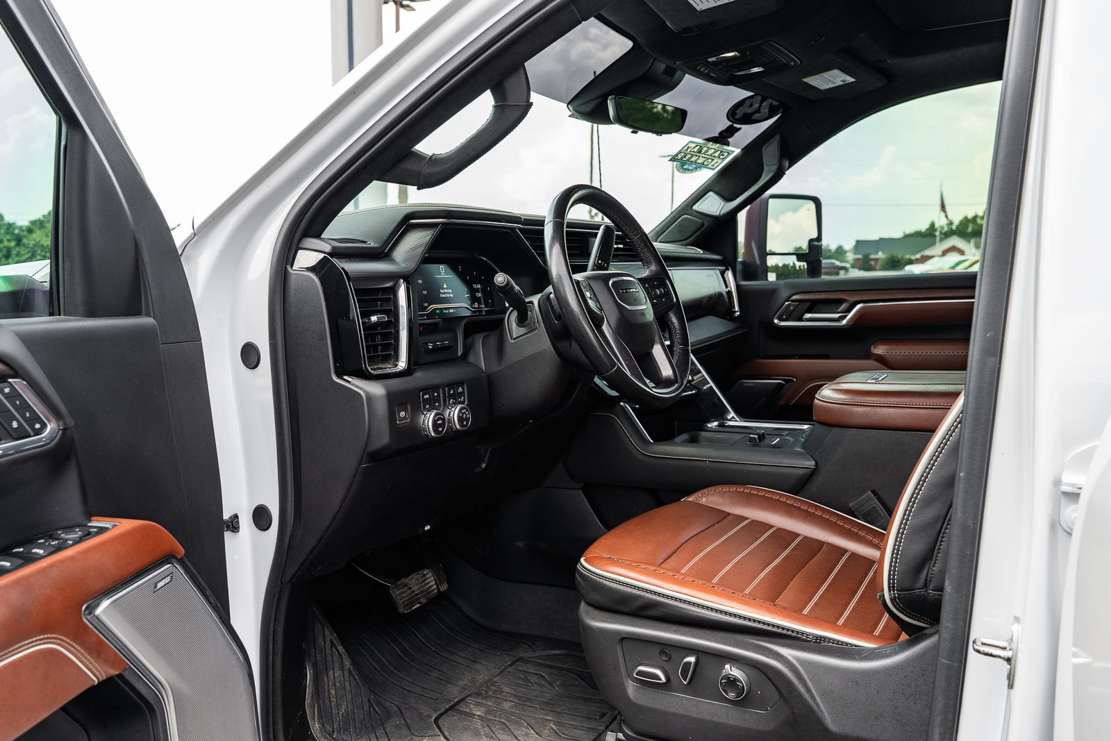 Used 2024 GMC Sierra 2500 Denali Ultimate w/ Max Trailering Package AWD/4WD image 18