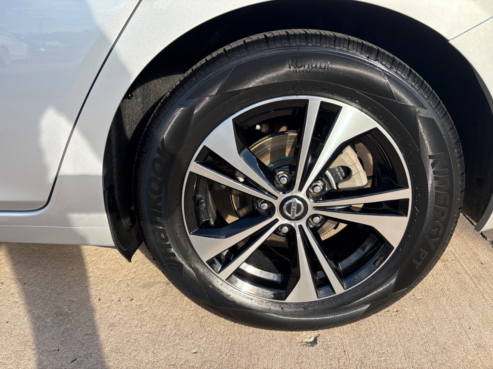 Used 2022 Nissan Sentra SV FWD image 11