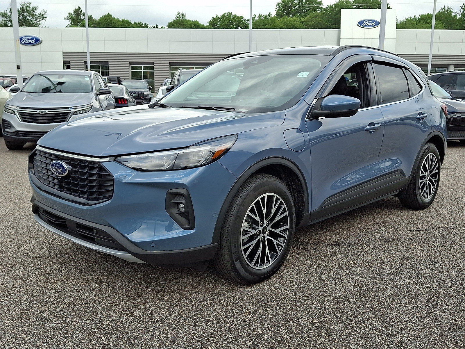 Certified 2023 Ford Escape SE w/ PHEV Premium Package FWD image 5