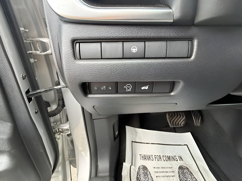 Used 2024 Nissan Rogue SV AWD/4WD image 12