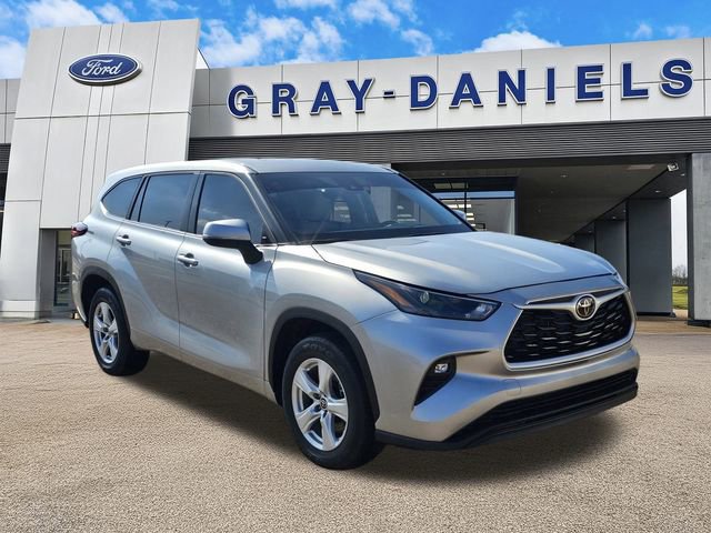 Used 2024 Toyota Highlander LE image 6