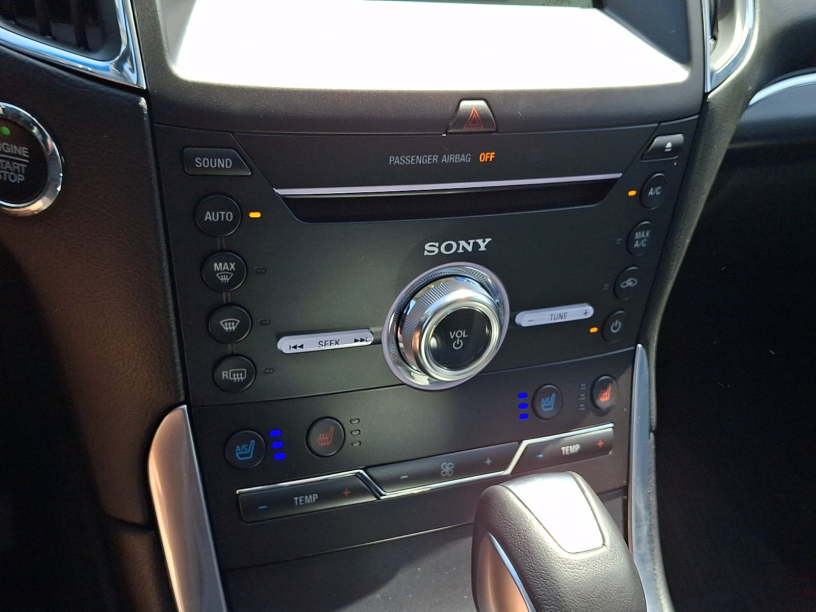 Certified 2018 Ford Edge Titanium w/ Equipment Group 301A AWD/4WD image 19