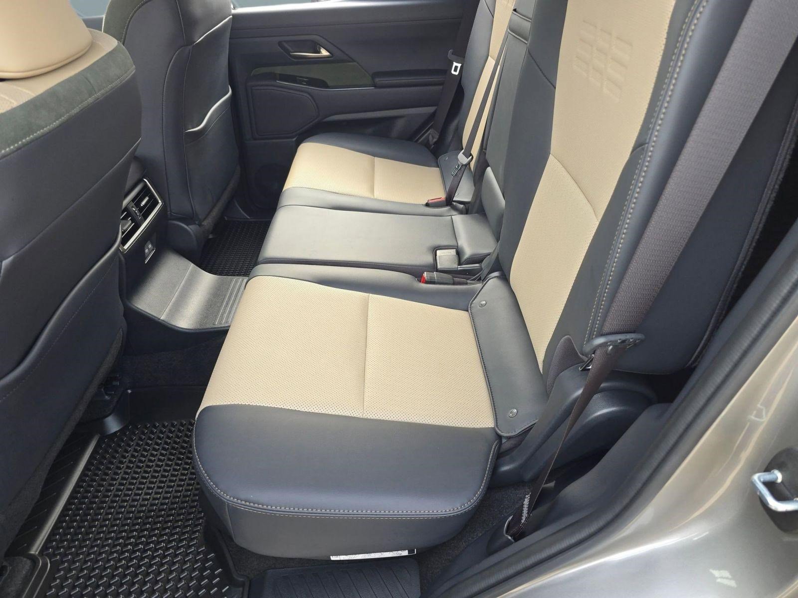 Used 2025 Lexus GX 550 image 13