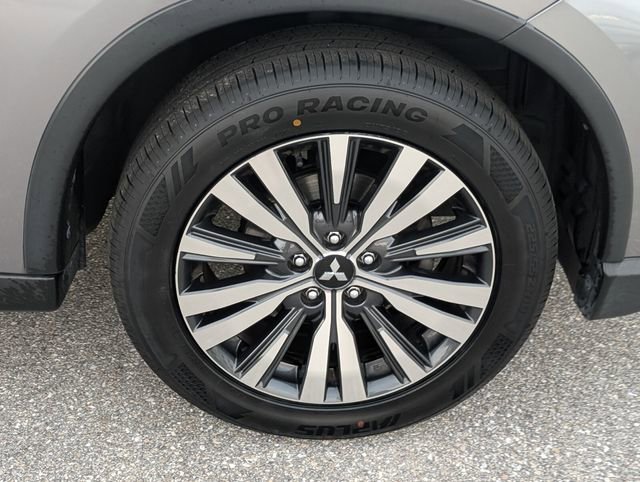 Used 2019 Mitsubishi Outlander ES image 17