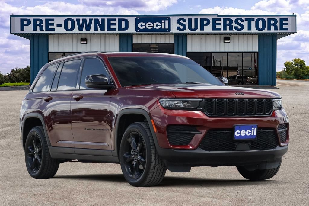 Used 2023 Jeep Grand Cherokee Laredo RWD image 1