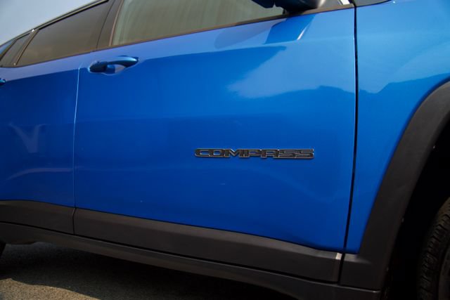 Used 2025 Jeep Compass Limited AWD/4WD image 11