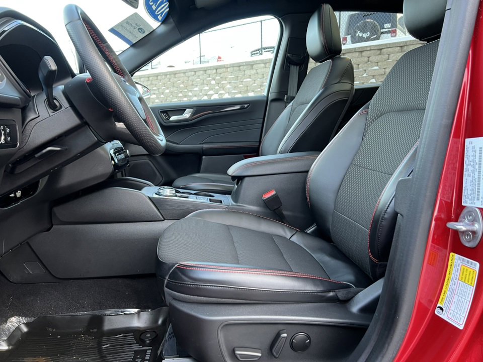 Certified 2023 Ford Escape ST-Line Select w/ Tech Pack #2 image 5