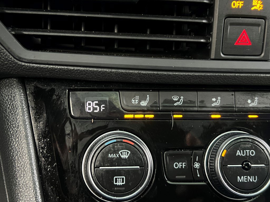 Used 2021 Volkswagen Jetta SE w/ SE Cold Weather Package image 28