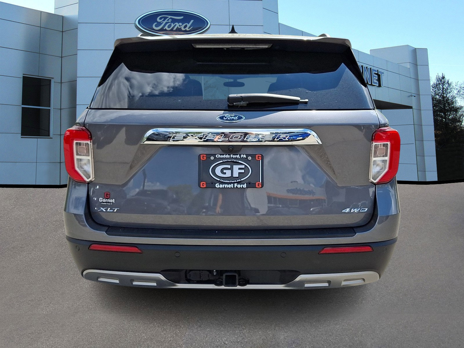 Certified 2024 Ford Explorer XLT w/ Equipment Group 202A image 3