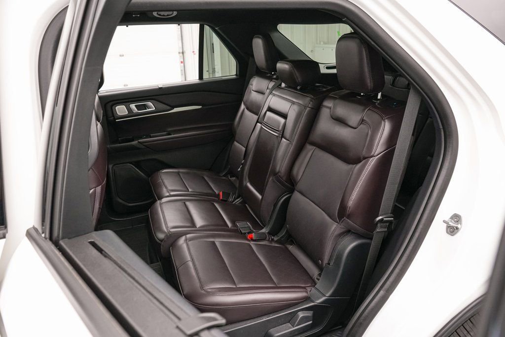 Certified 2025 Ford Explorer Platinum image 19