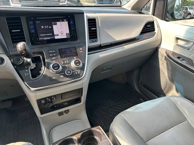 Used 2017 Toyota Sienna XLE Premium AWD/4WD image 16