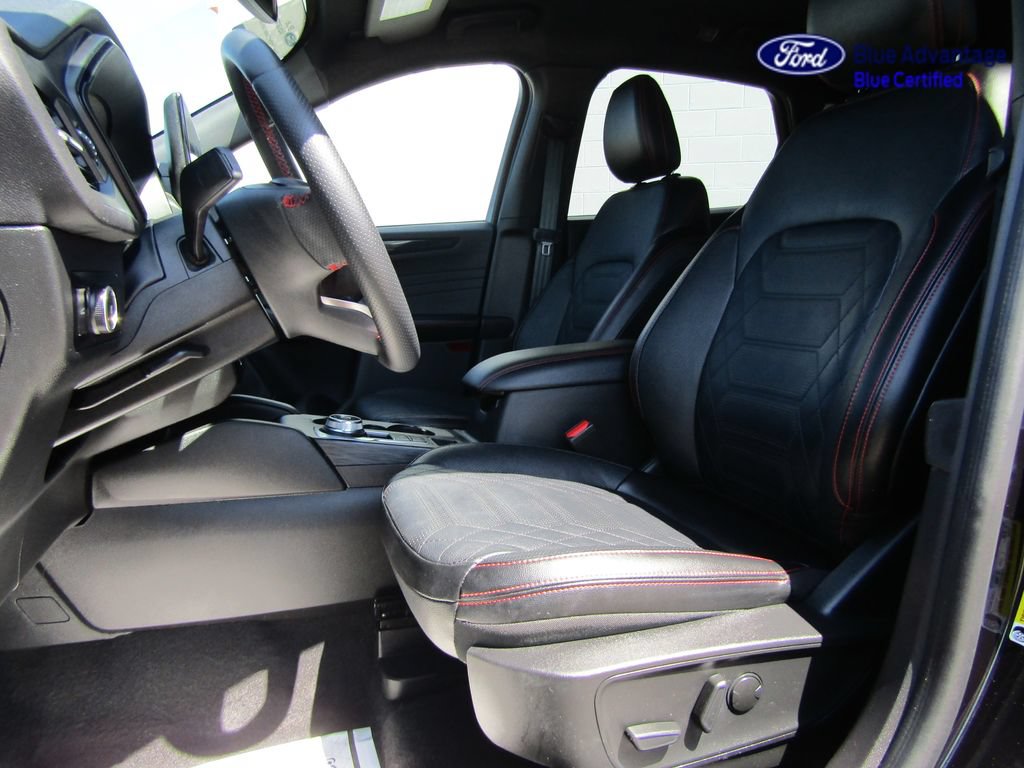 Certified 2023 Ford Escape ST-Line Elite w/ Premium Technology Package AWD/4WD video 3