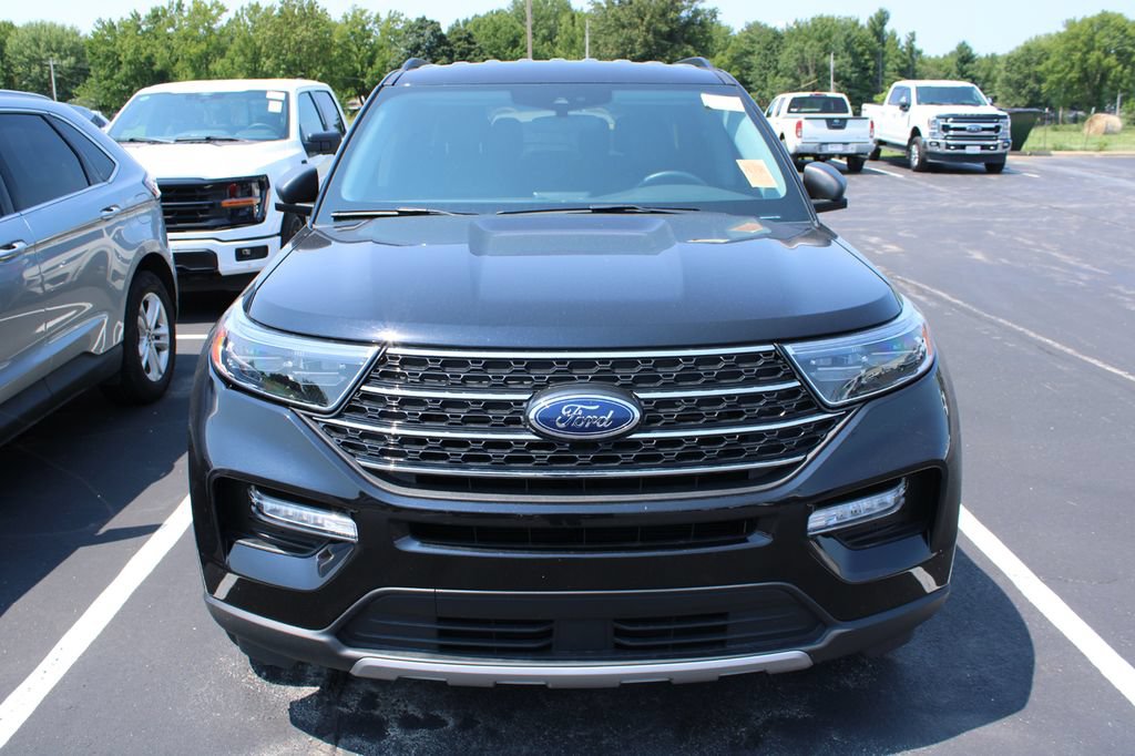 Certified 2024 Ford Explorer XLT w/ Equipment Group 202A AWD/4WD image 2