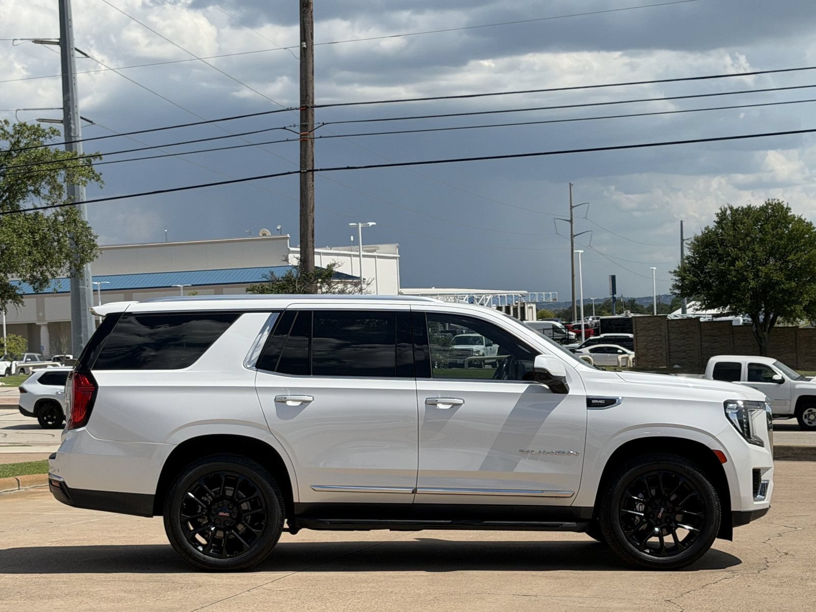 Used 2023 GMC Yukon SLT w/ SLT Premium Package AWD/4WD video 3