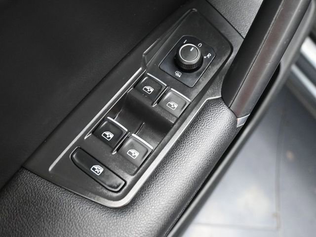 Used 2020 Volkswagen Tiguan SE w/ Panoramic Sunroof Package image 14