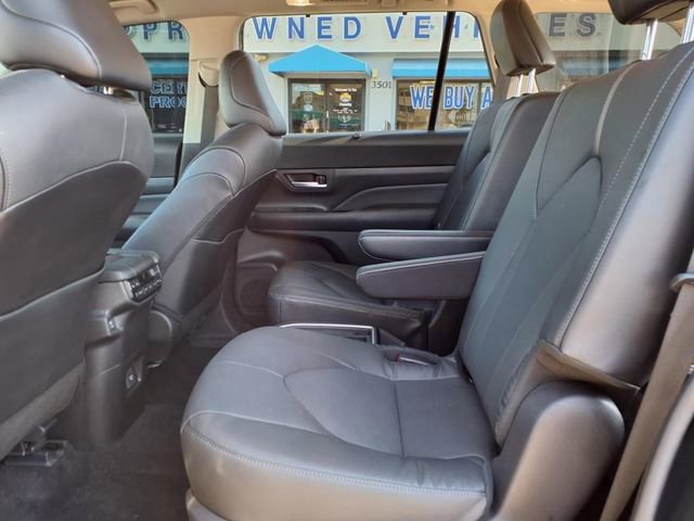 Used 2024 Toyota Grand Highlander Platinum image 30