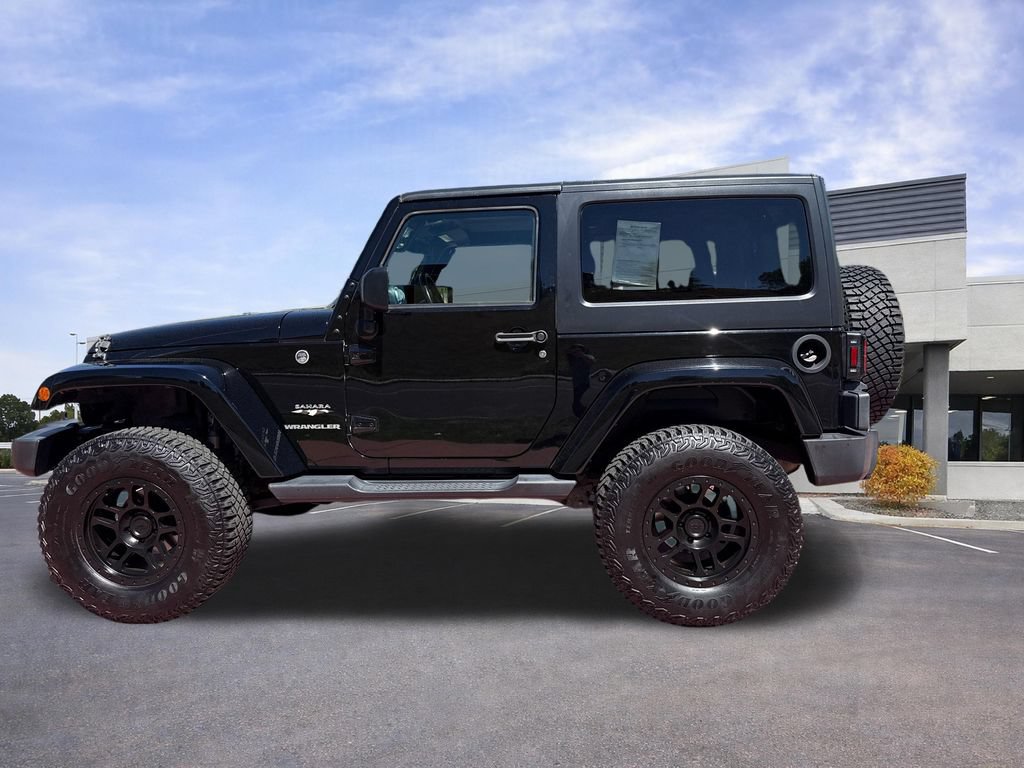 Used 2017 Jeep Wrangler Sahara w/ Dual Top Group AWD/4WD image 5