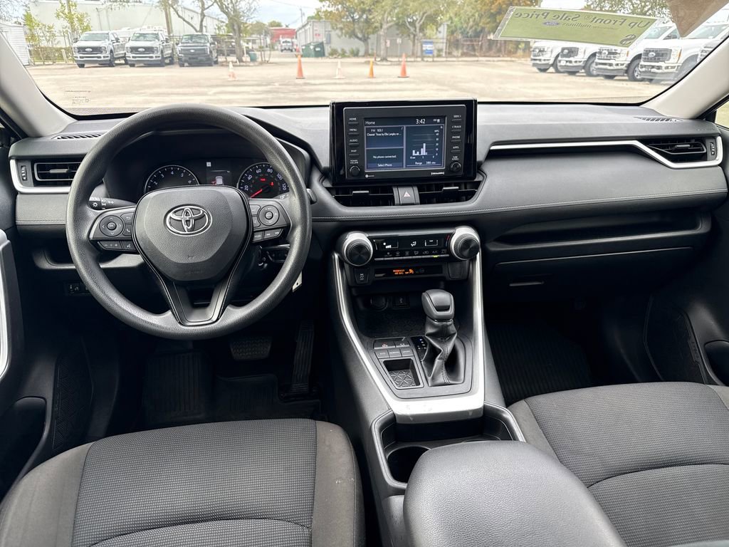 Used 2020 Toyota RAV4 LE image 5