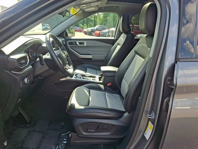 Certified 2022 Ford Explorer XLT w/ Equipment Group 202A AWD/4WD image 13