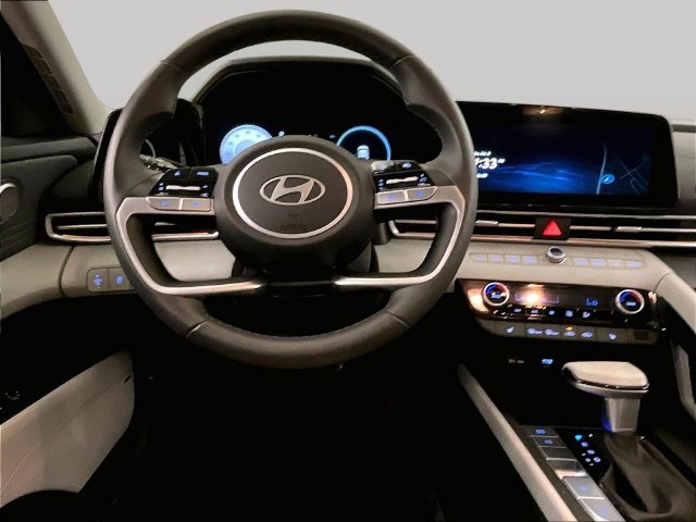 Used 2025 Hyundai Elantra Limited FWD image 5
