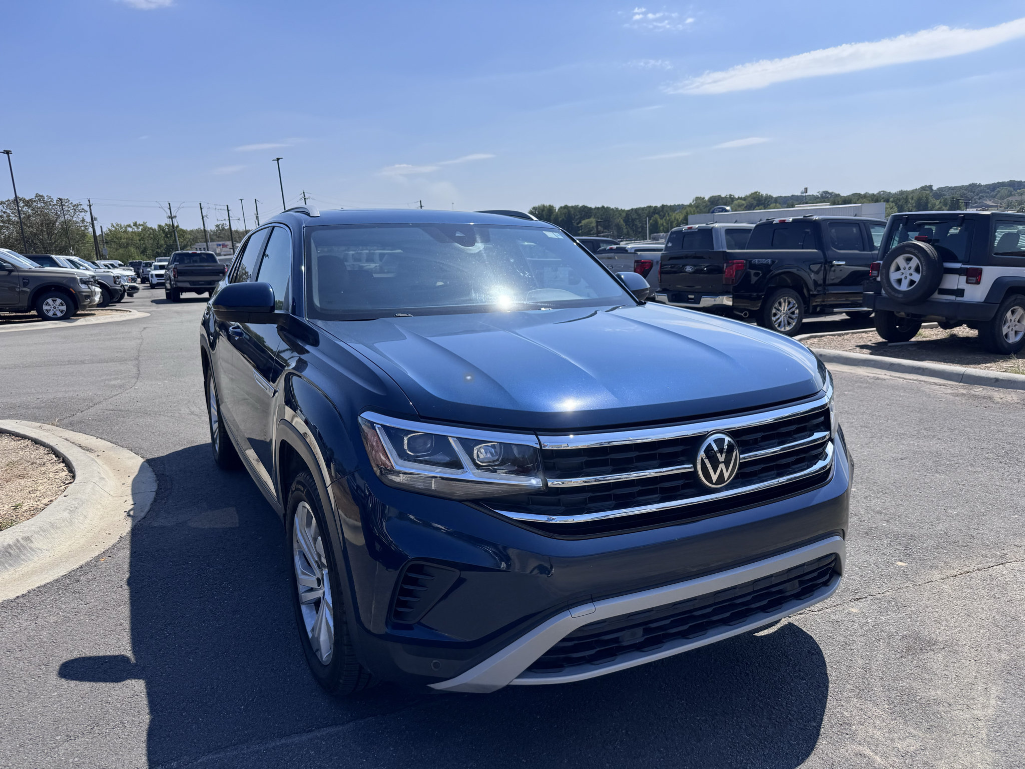 Used 2020 Volkswagen Atlas Cross Sport SEL AWD/4WD image 3