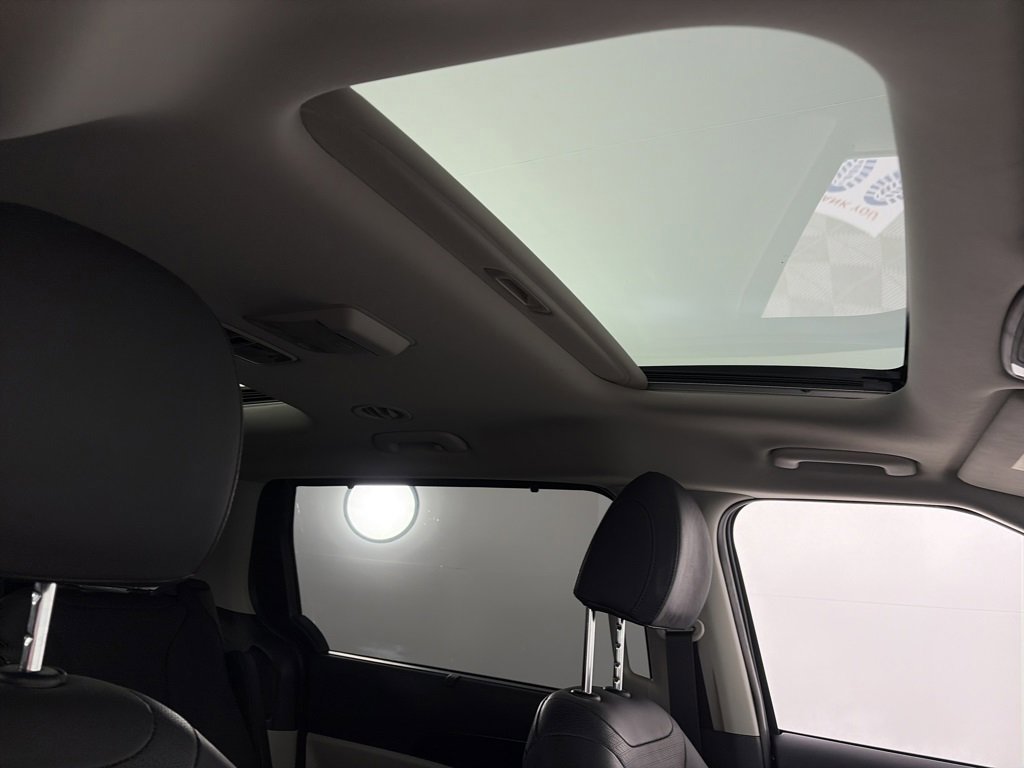 Used 2024 Kia Carnival SX Prestige image 31