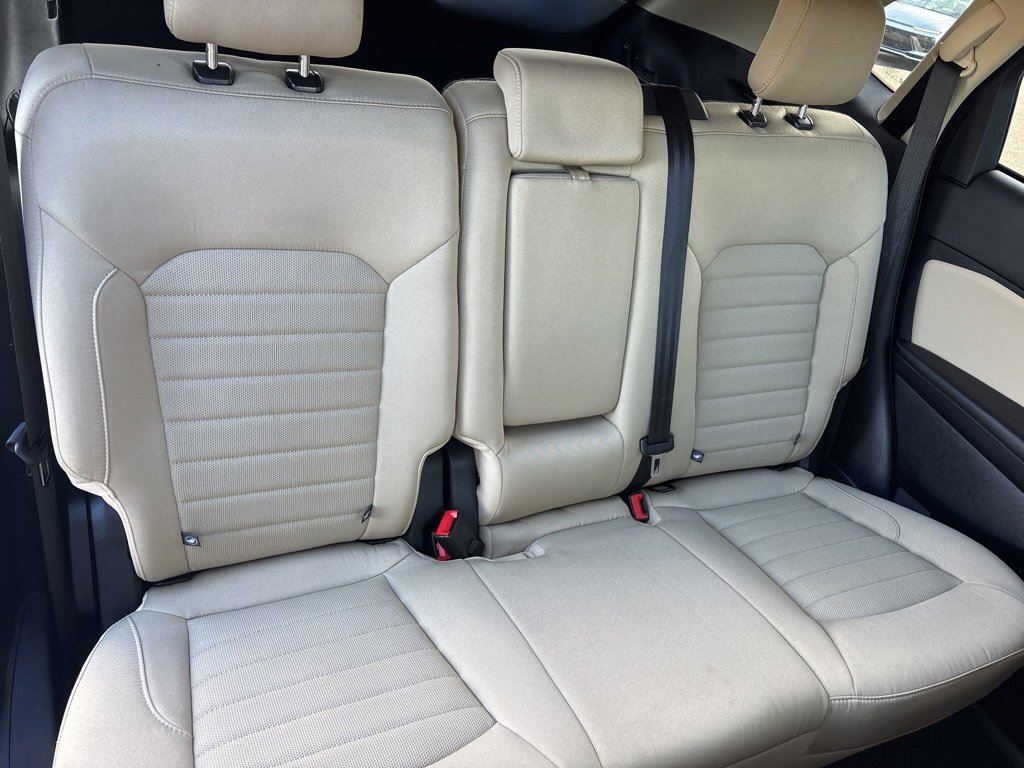 Certified 2024 Ford Edge SE image 9