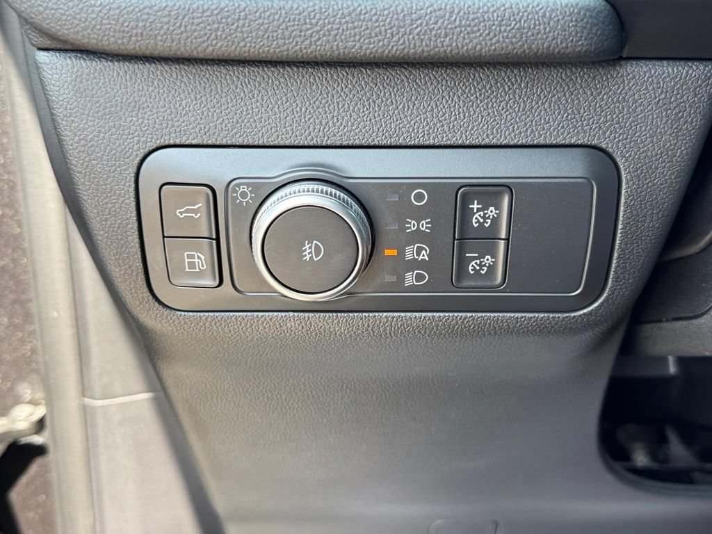 Certified 2020 Ford Escape Titanium AWD/4WD image 18