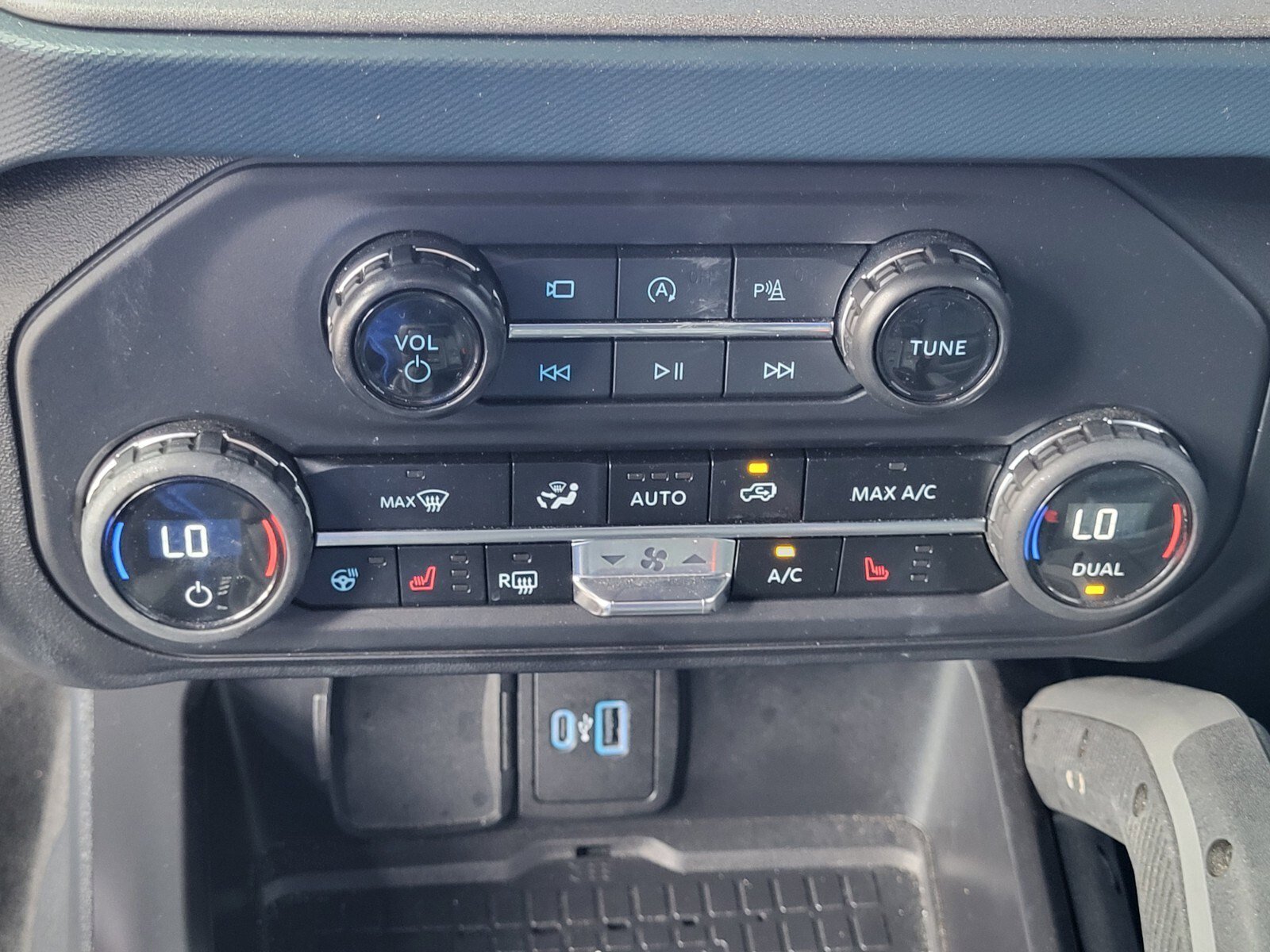 Certified 2024 Ford Bronco Outer Banks AWD/4WD image 22