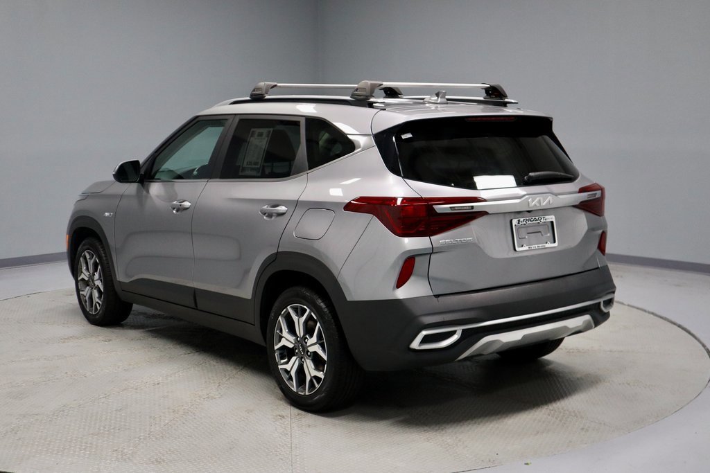 Used 2022 Kia Seltos EX image 3