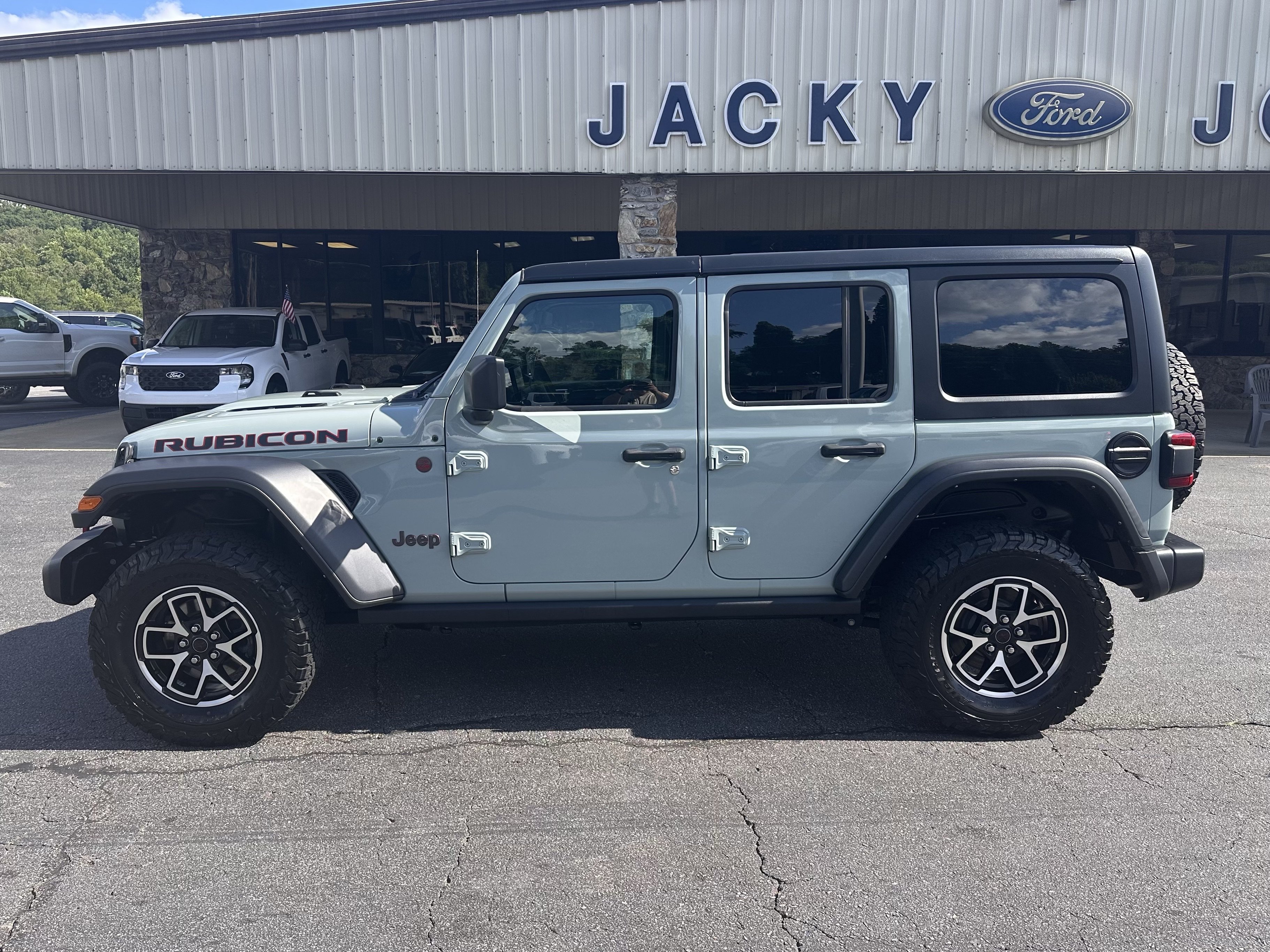 Used 2024 Jeep Wrangler Unlimited Rubicon w/ Convenience Group