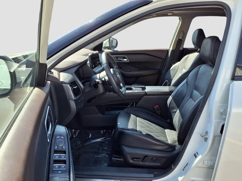 Used 2022 Nissan Rogue Platinum w/ Head-Up Display Package FWD image 24