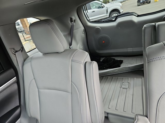 Used 2018 Toyota Highlander Limited Platinum image 8