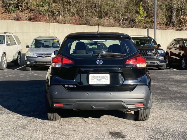 Used 2020 Nissan Kicks S image 4