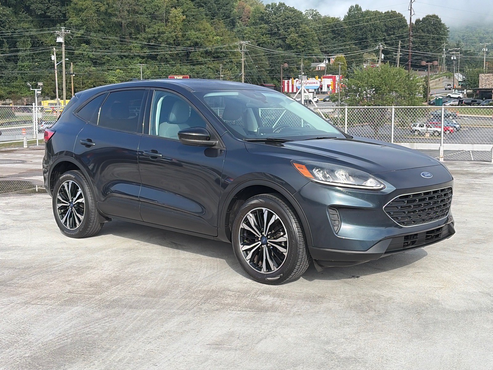 Certified 2022 Ford Escape SE w/ SE Sport Appearance Package AWD/4WD image 1