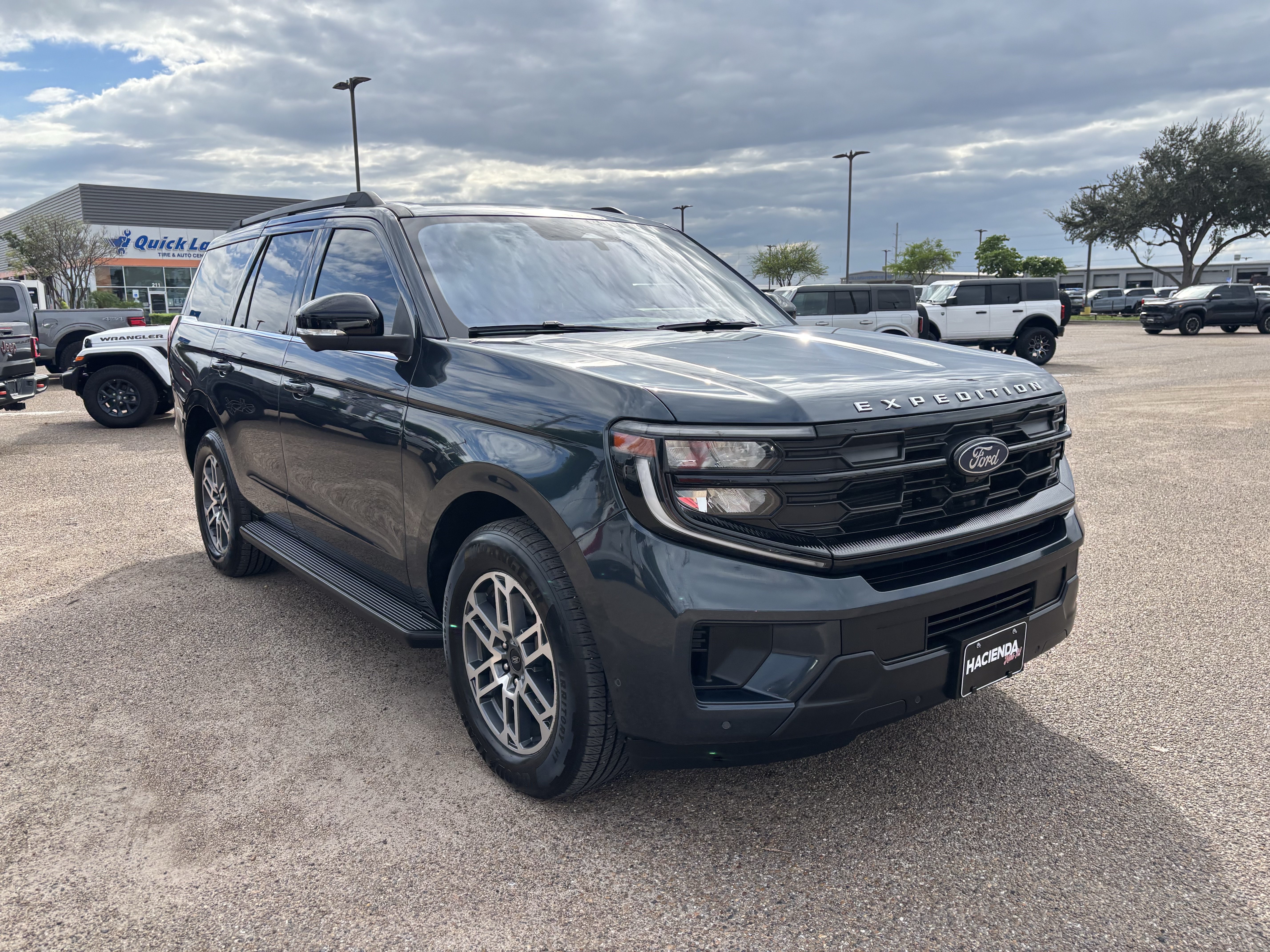 Certified 2025 Ford Expedition Active RWD image 5
