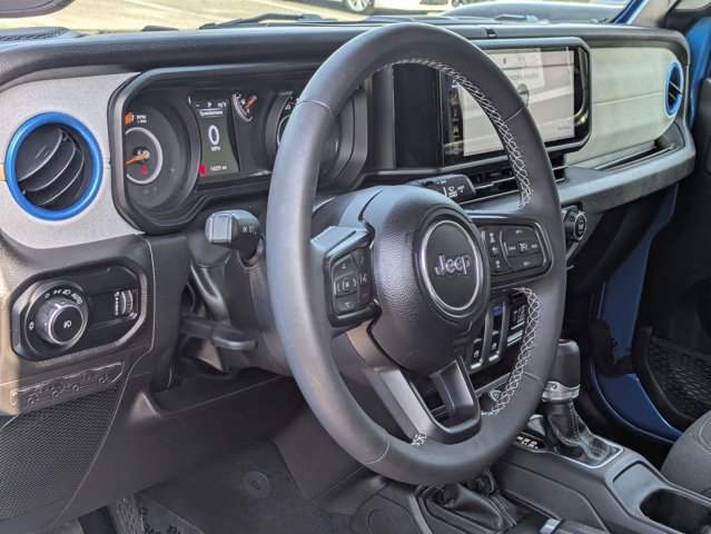 Used 2025 Jeep Wrangler Sport AWD/4WD image 10