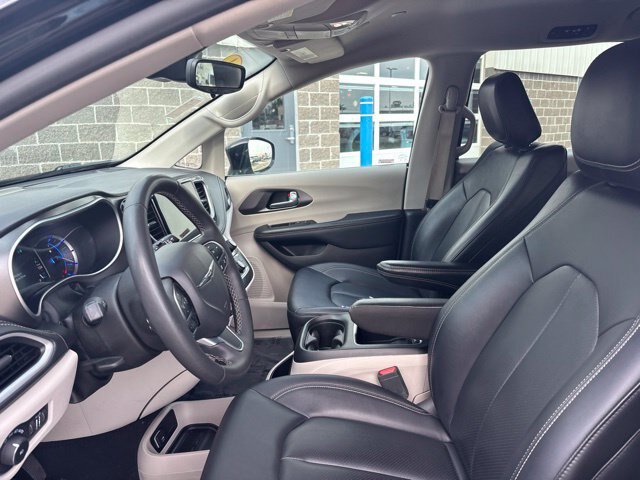 Used 2024 Chrysler Pacifica Limited FWD image 12