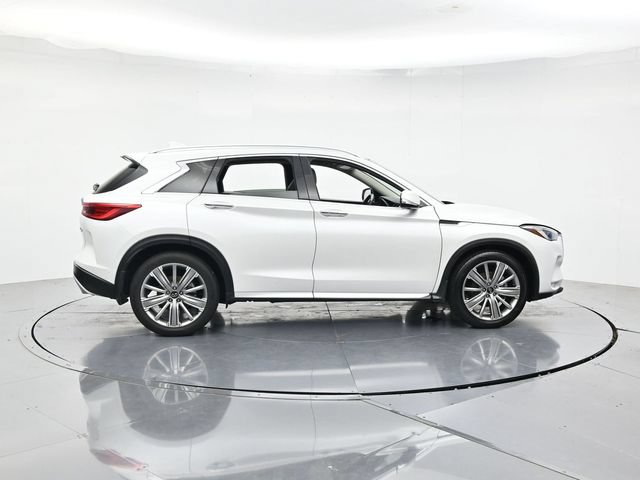 Used 2023 INFINITI QX50 Sensory AWD/4WD image 2